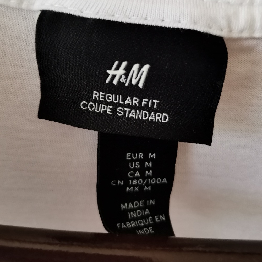 H&M Regular Fit Printed T-shirt - (M) - Picture 4 of 6